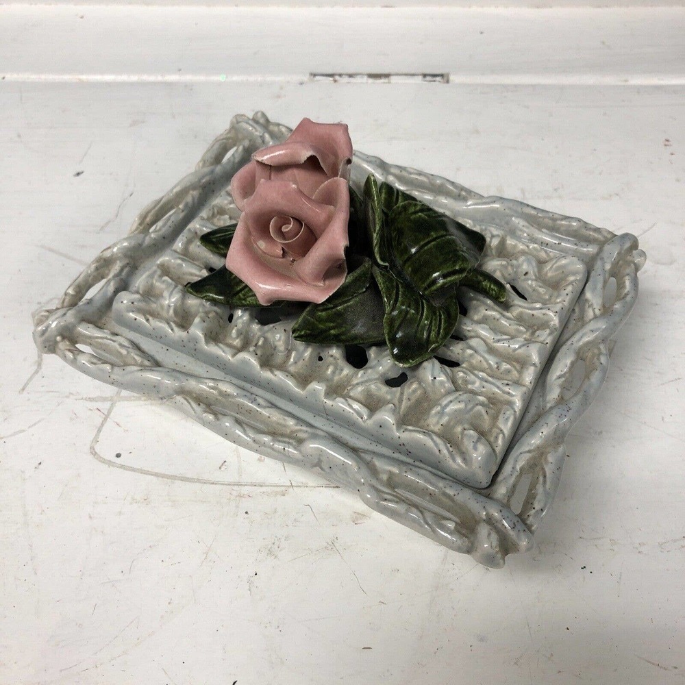 Vtg‎ 1951 Frazier California Pottery Briar Weave Trinket Box W/ Roses 6” X 5”
